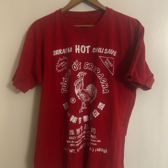 Official Sriracha Hot Chili Sauce Graphic Tee – Red, Size L - Picture 2 of 5